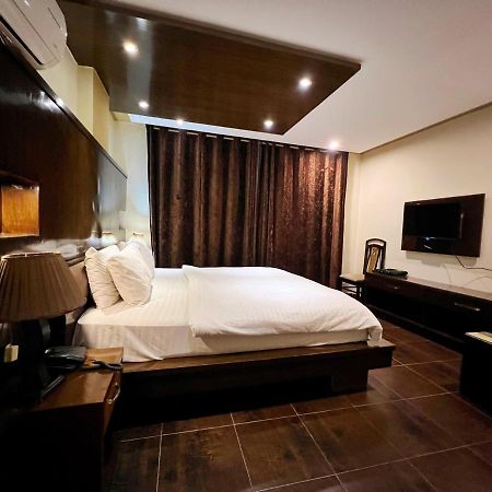 Bling Hotel International Multan Bagian luar foto