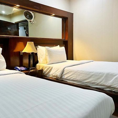 Bling Hotel International Multan Bagian luar foto