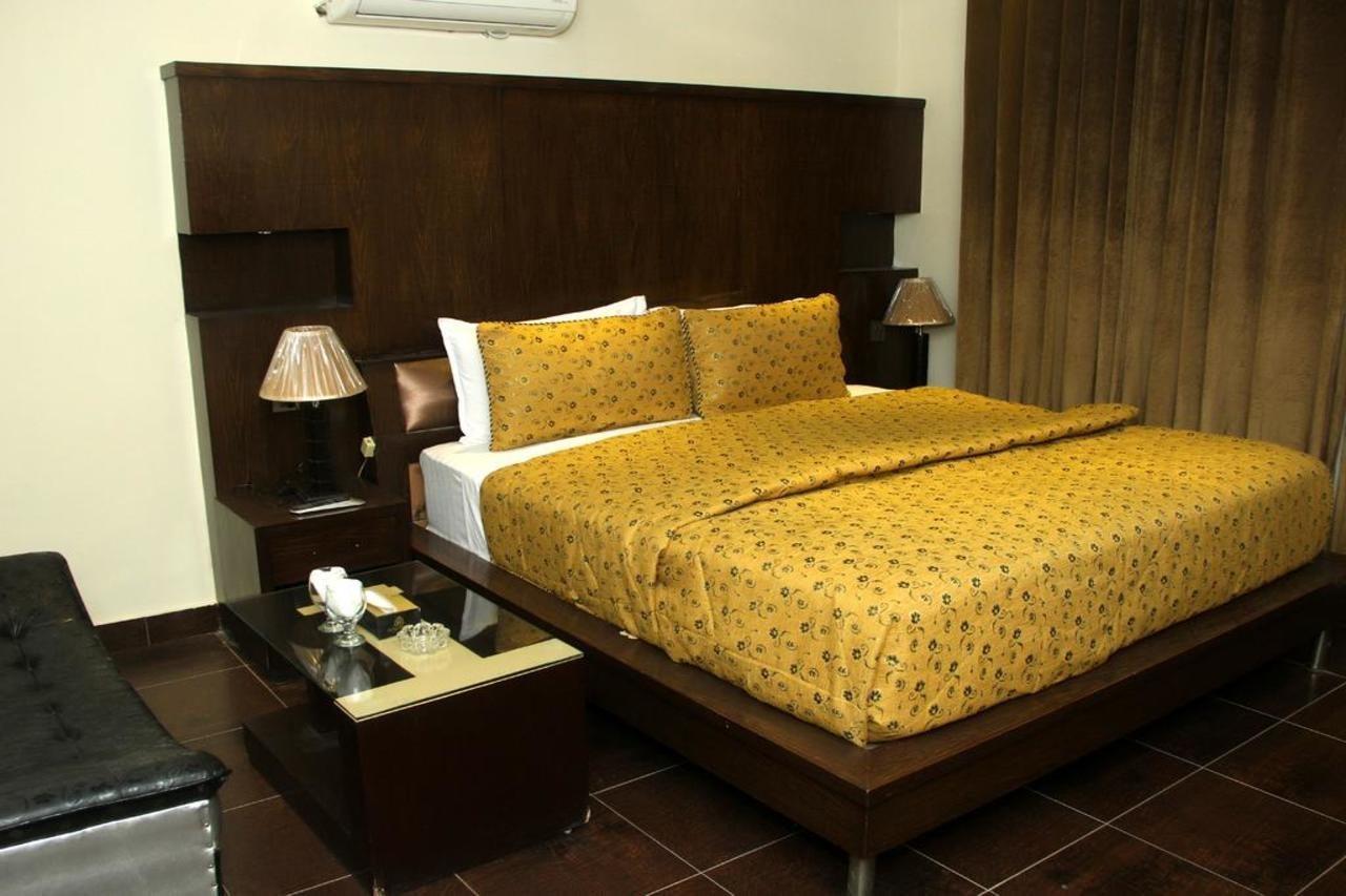 Bling Hotel International Multan Bagian luar foto