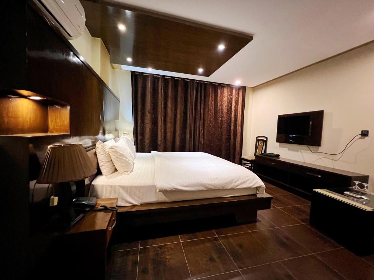 Bling Hotel International Multan Bagian luar foto
