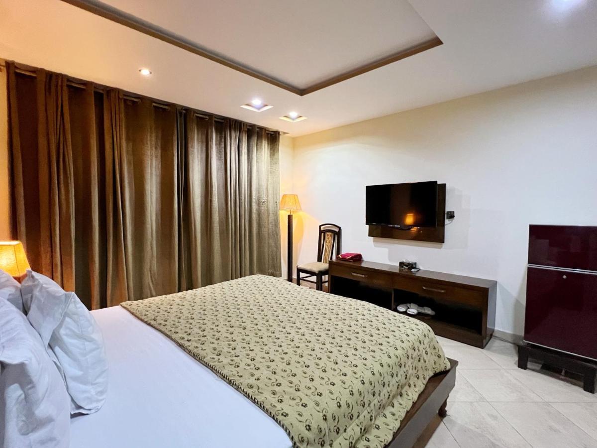 Bling Hotel International Multan Bagian luar foto