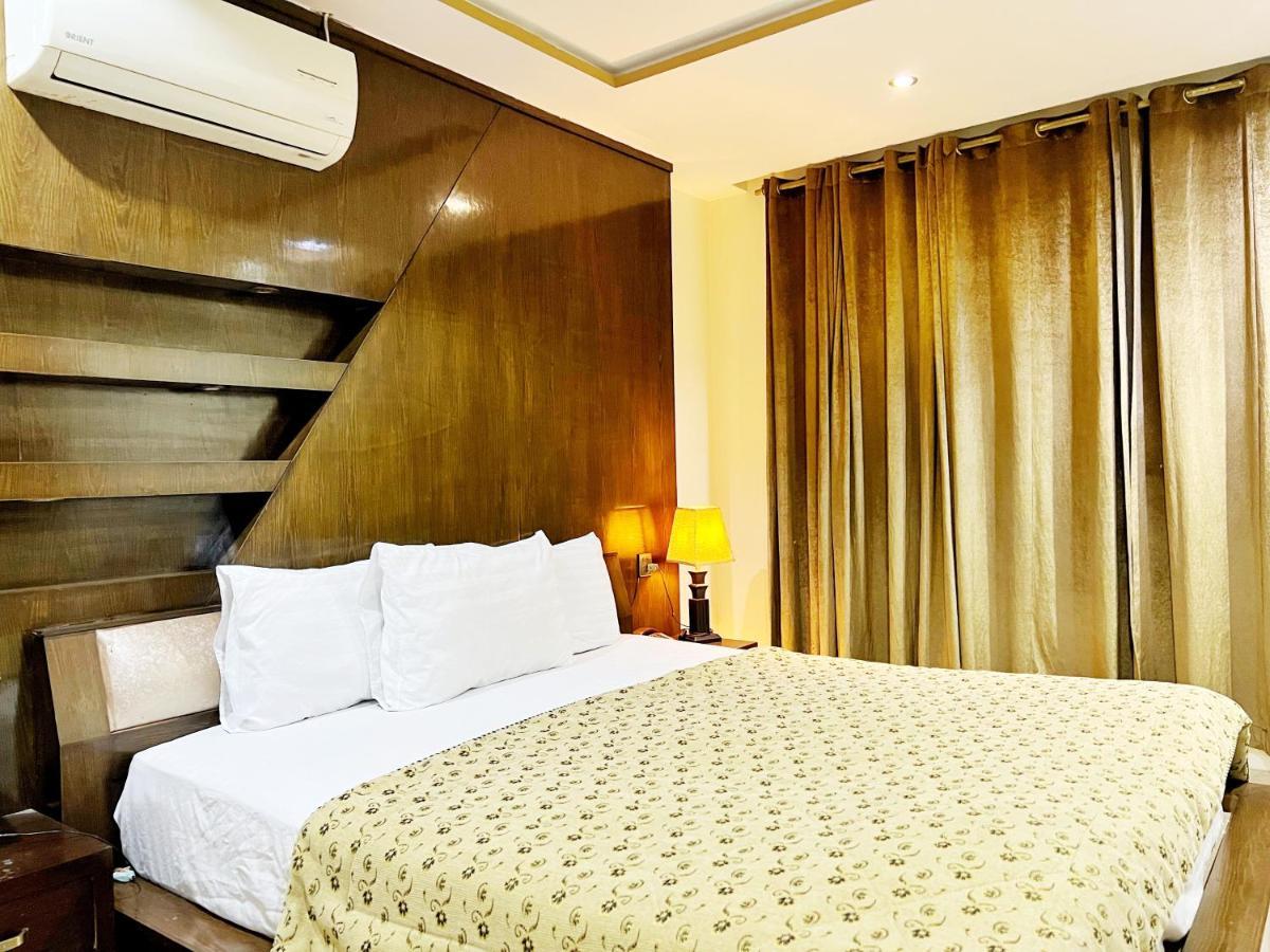 Bling Hotel International Multan Bagian luar foto