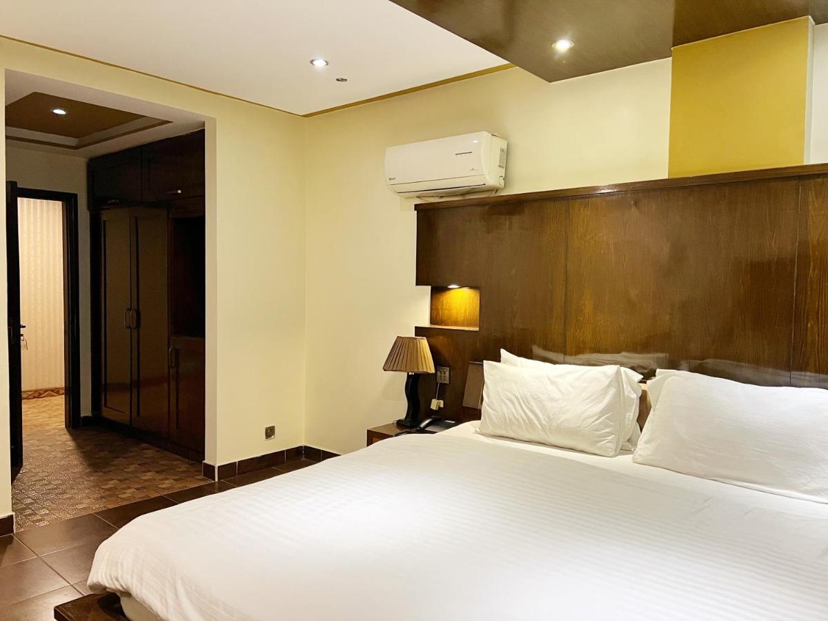 Bling Hotel International Multan Bagian luar foto