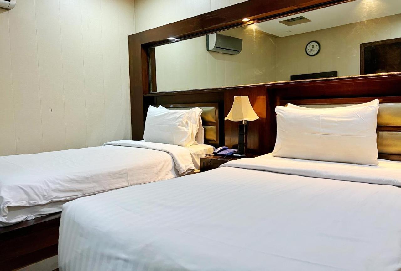 Bling Hotel International Multan Bagian luar foto