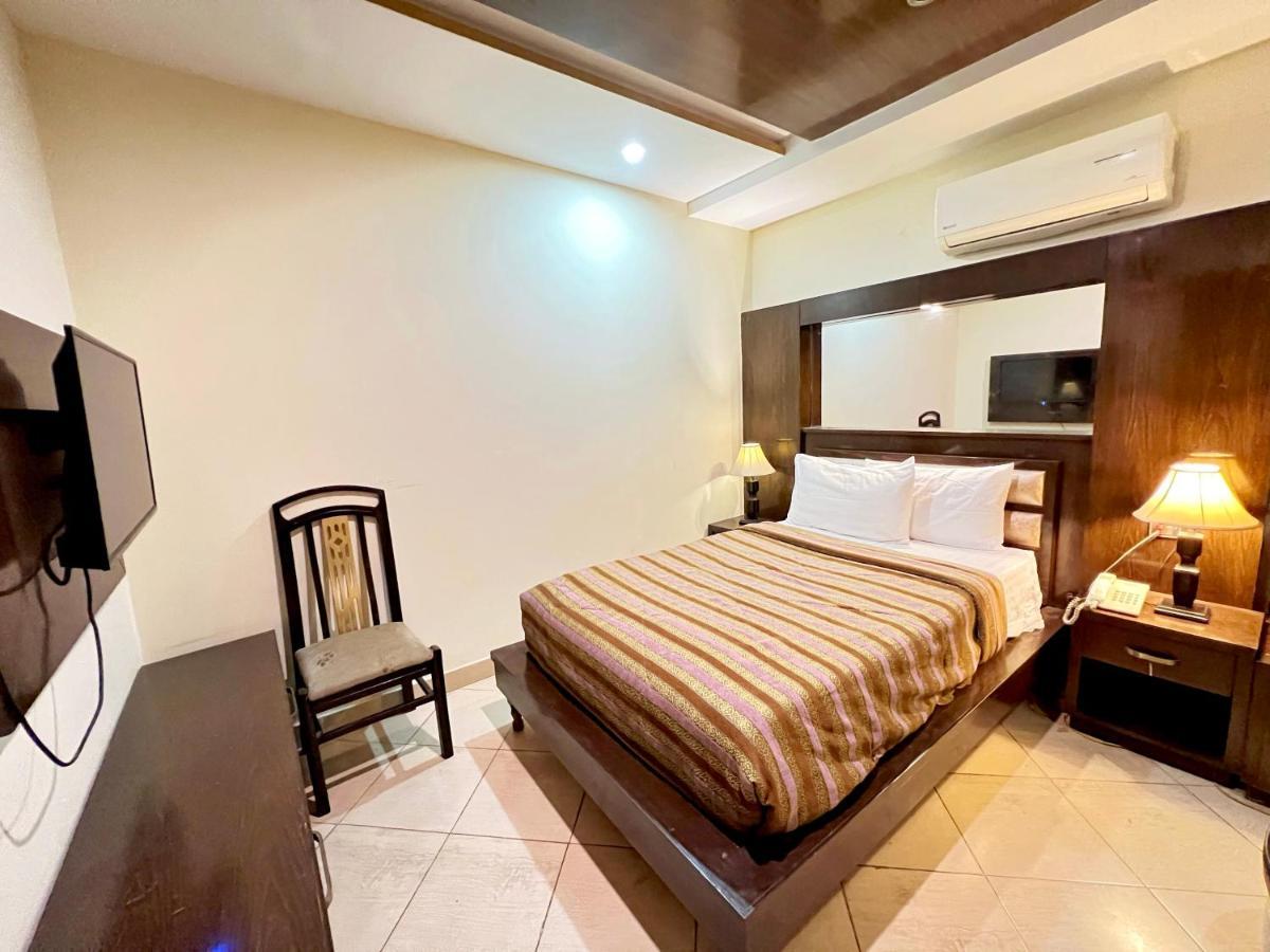 Bling Hotel International Multan Bagian luar foto