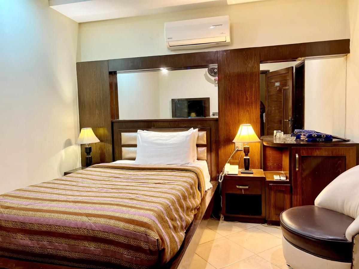Bling Hotel International Multan Bagian luar foto
