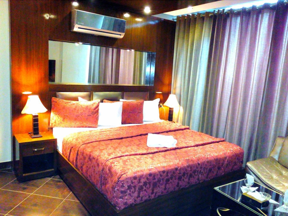 Bling Hotel International Multan Bagian luar foto