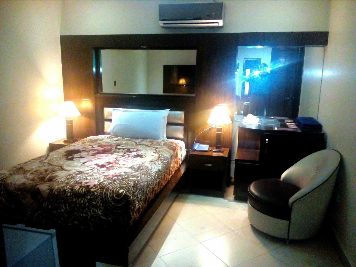 Bling Hotel International Multan Bagian luar foto