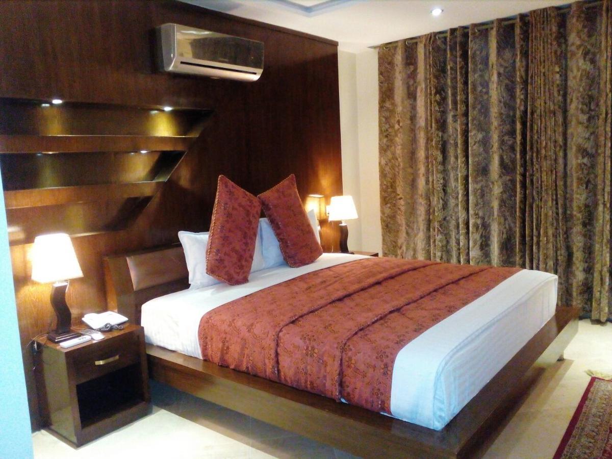 Bling Hotel International Multan Bagian luar foto
