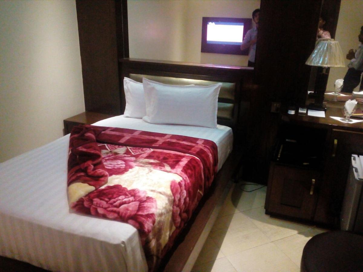 Bling Hotel International Multan Bagian luar foto