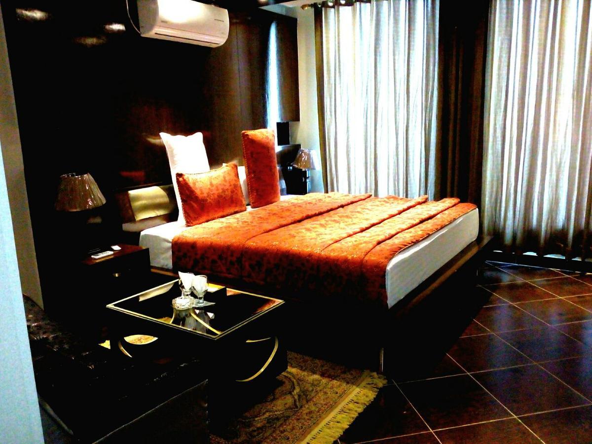 Bling Hotel International Multan Bagian luar foto