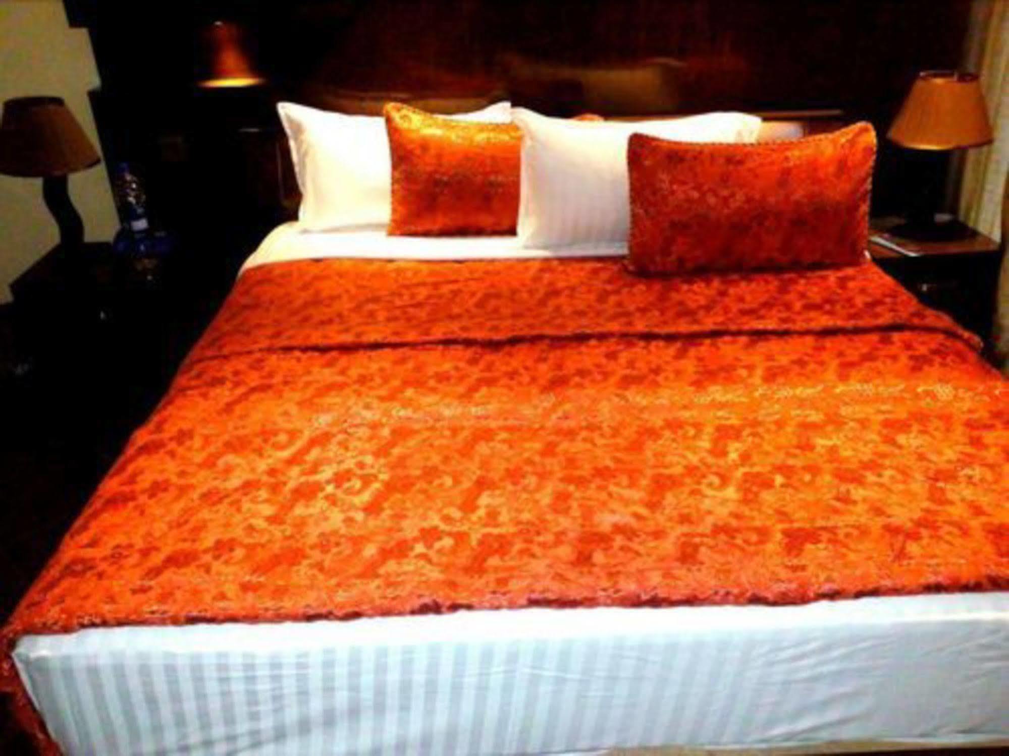 Bling Hotel International Multan Bagian luar foto