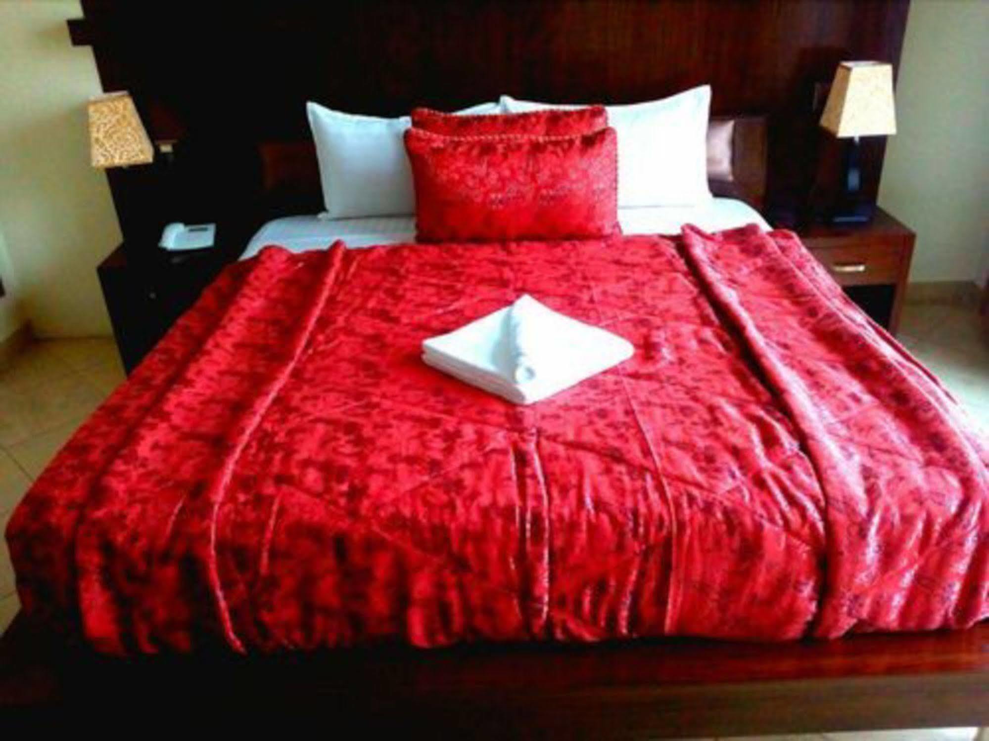 Bling Hotel International Multan Bagian luar foto