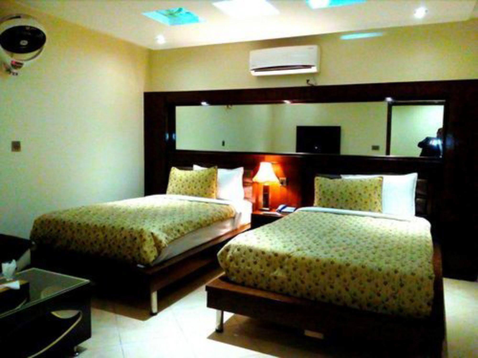 Bling Hotel International Multan Bagian luar foto