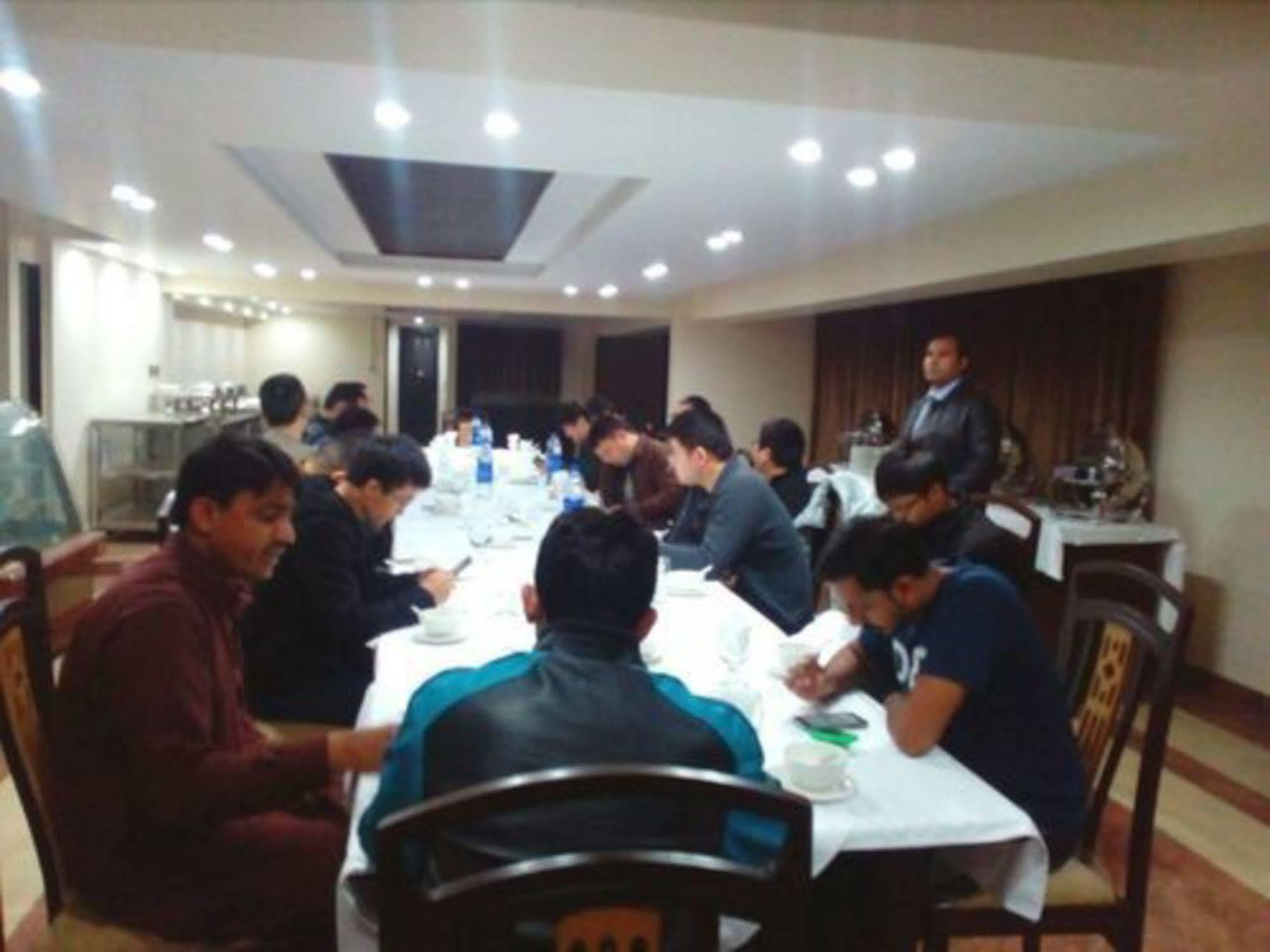 Bling Hotel International Multan Bagian luar foto